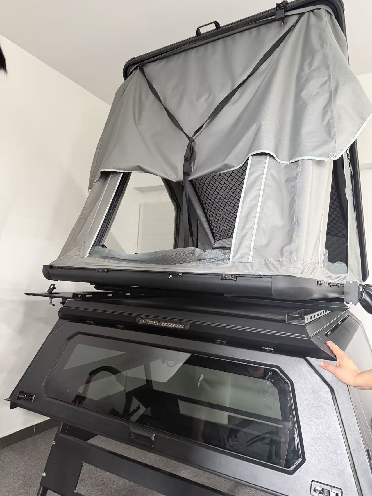 Rooftop tent system mounted on a pickup module